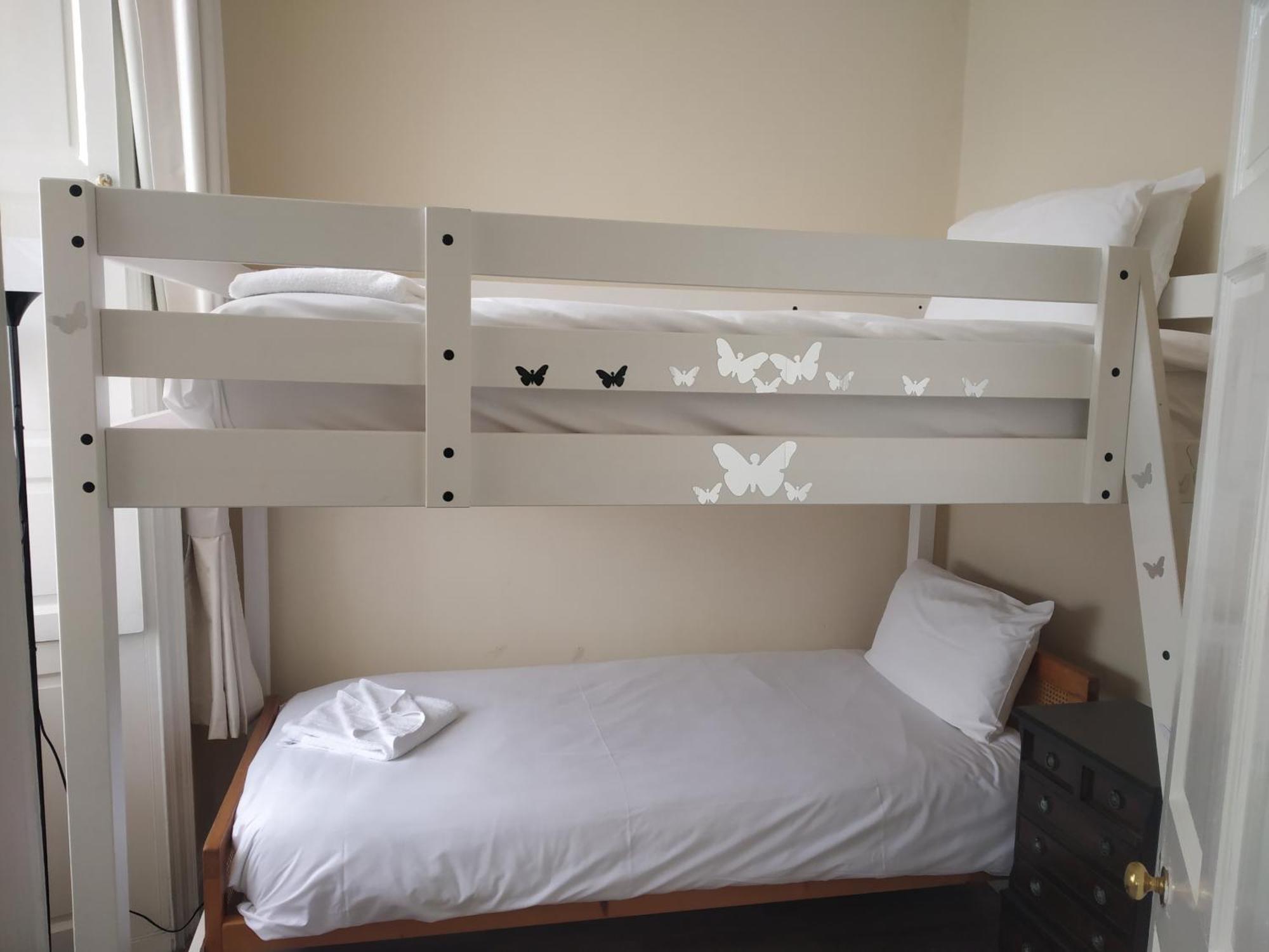 Glasgow City Charlotte Service Aparments ภายนอก รูปภาพ