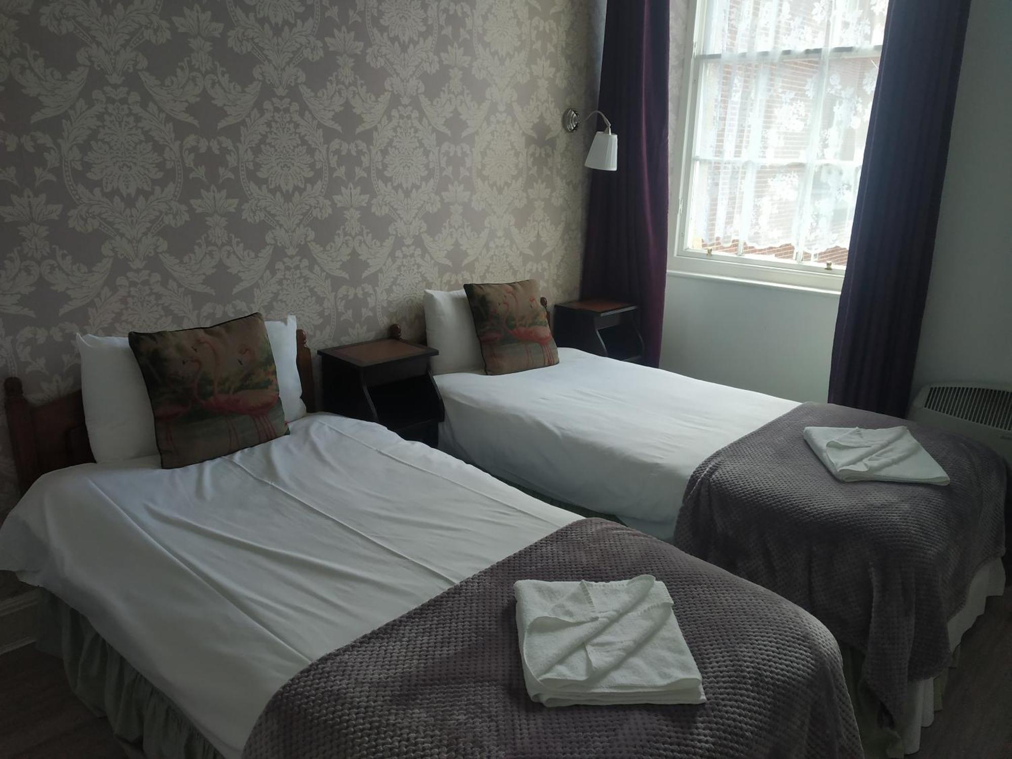 Glasgow City Charlotte Service Aparments ภายนอก รูปภาพ